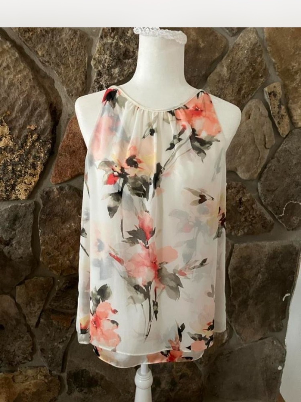 White House Black Market Cream Floral Blouse